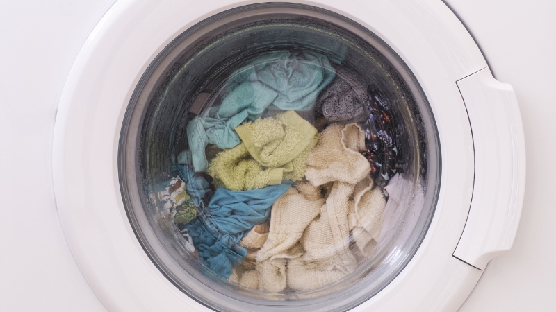 Nhận biết tình trạng máy giặt quá tải qua cửa kính